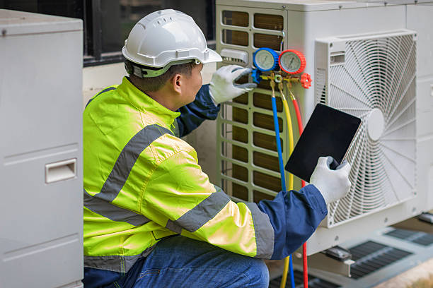 Professional Ac Installation technician working in Raymond, WA